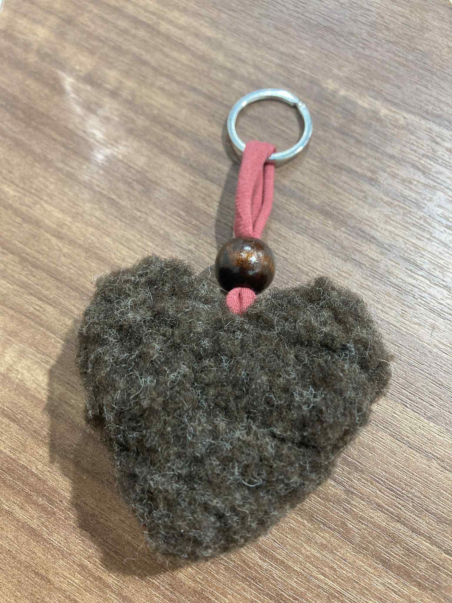 porte cle mouton marron coeur rouge
