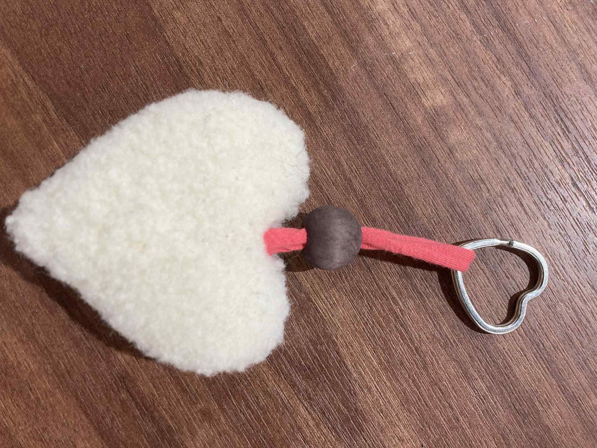 20porte clé coeur laine mouton beige