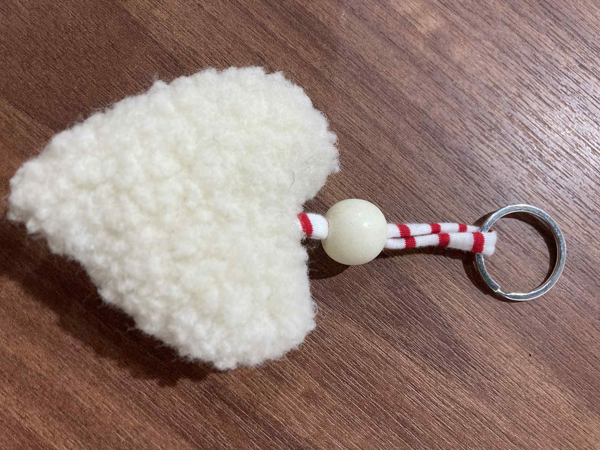 19porte clé coeur laine mouton beige