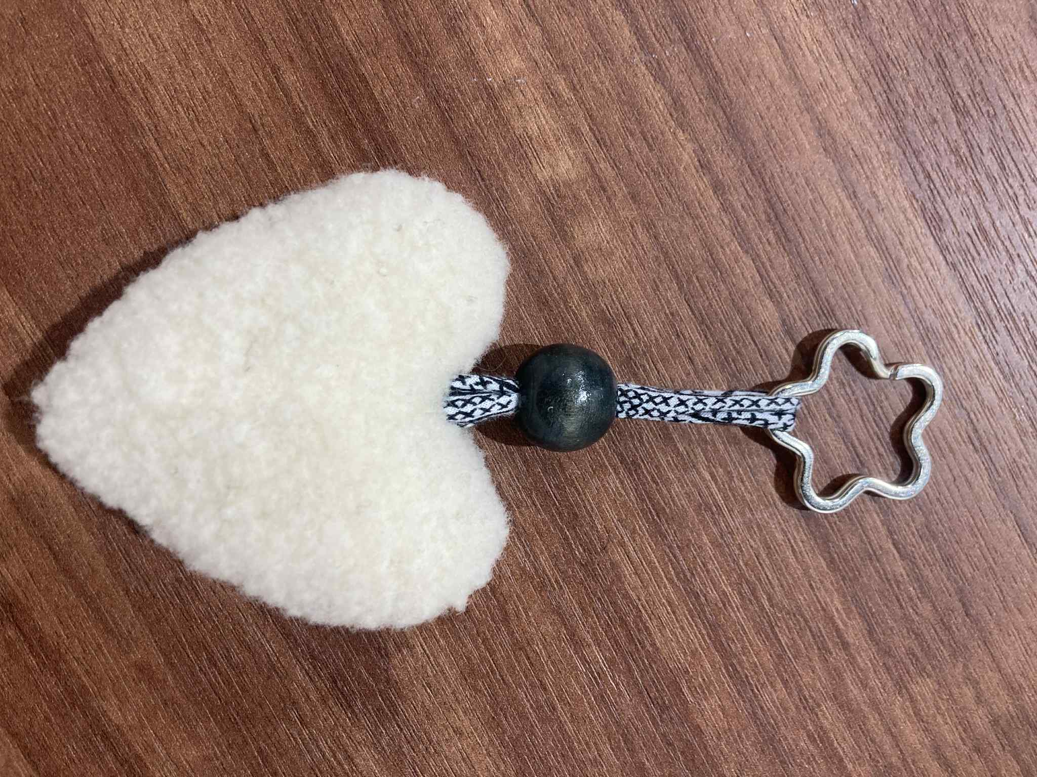 13porte clé coeur laine mouton beige