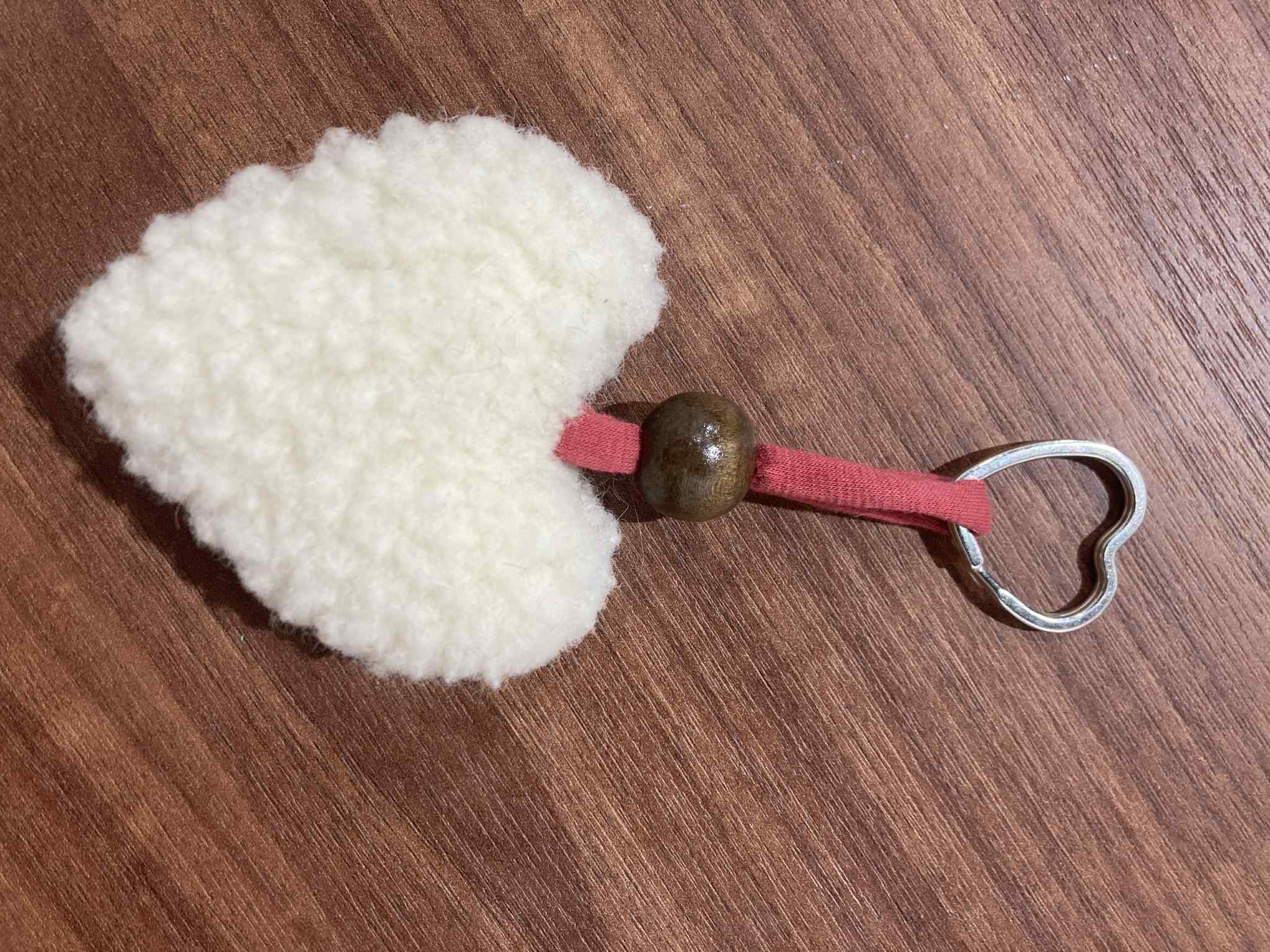 9porte clé coeur laine mouton beige
