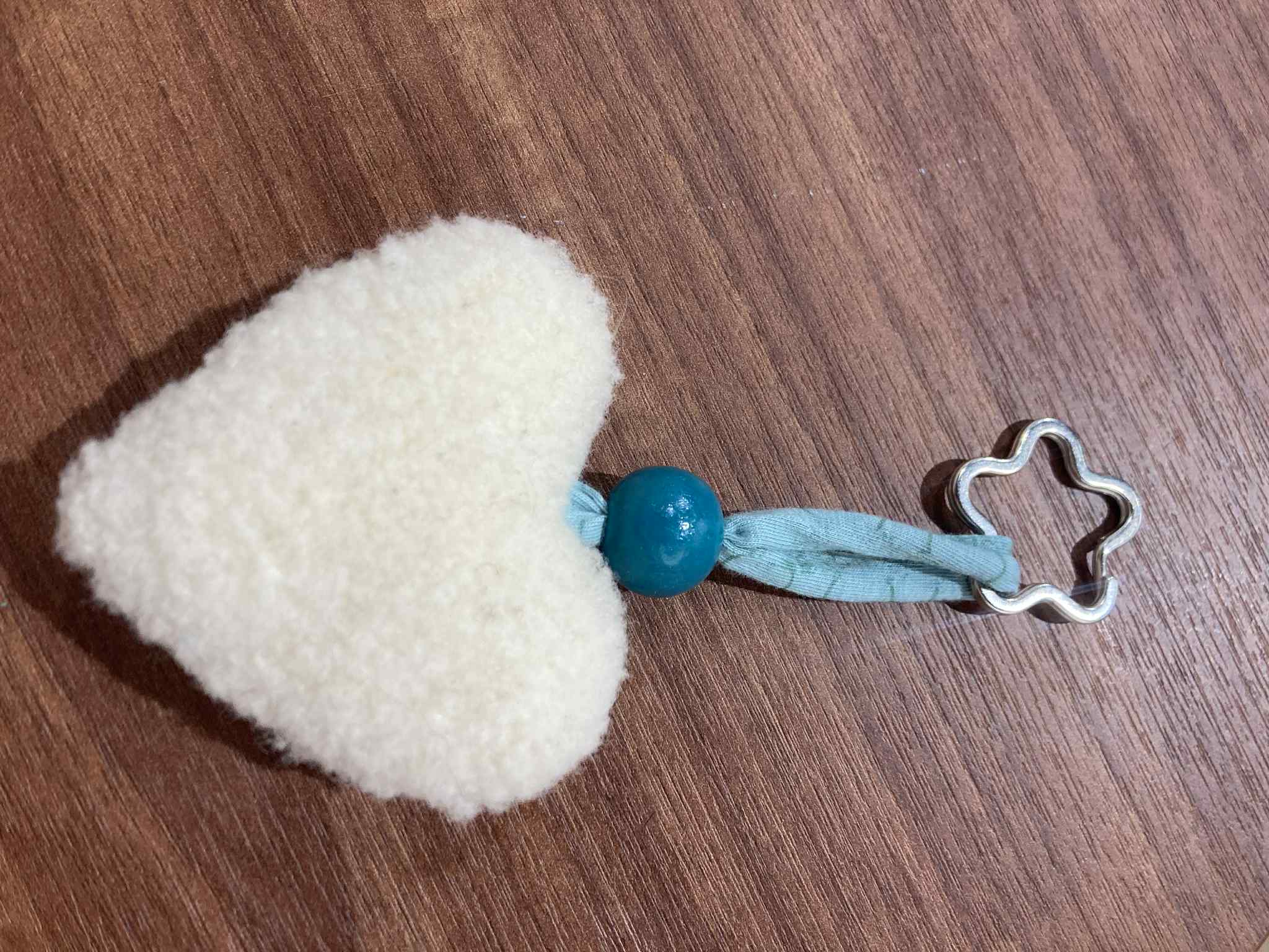 7porte clé coeur laine mouton beige