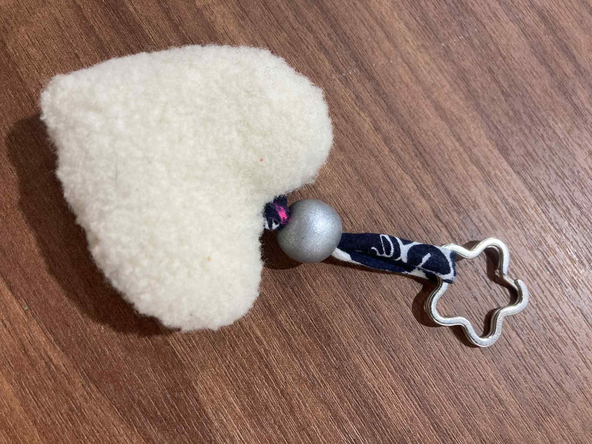 6porte clé coeur laine mouton beige