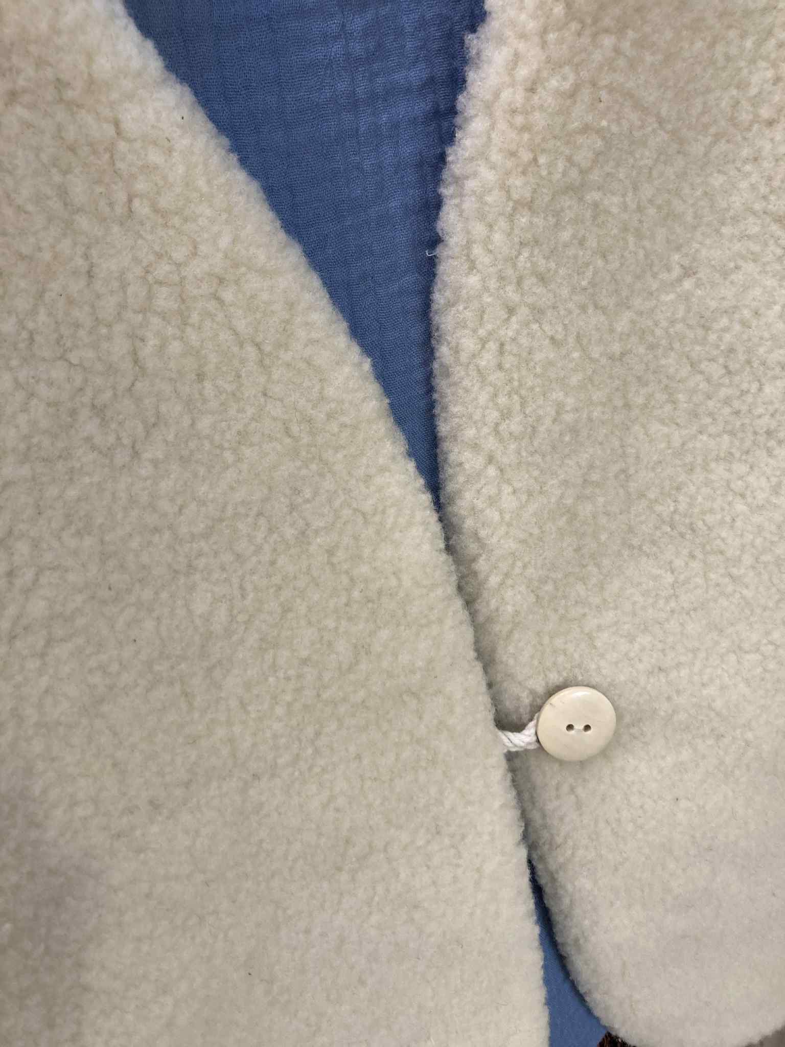 gilet laine ecru bleu bouton