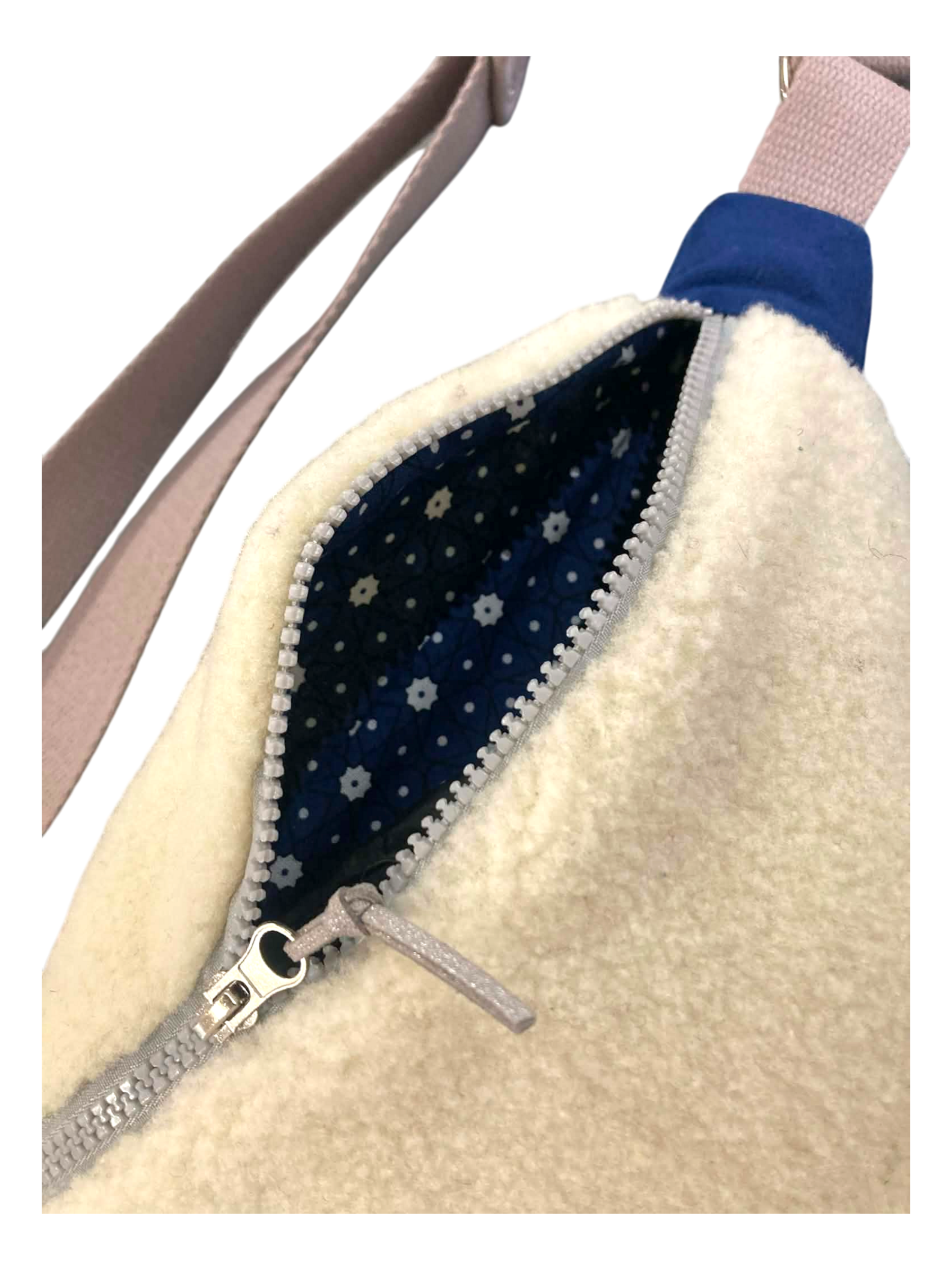 sac banane artisanal laine mouton bleu ecru velourspyrénées