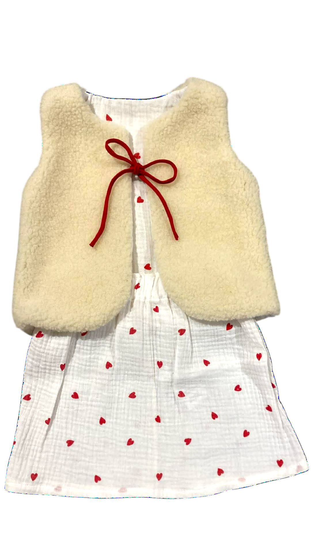 gilet laine pyrenees blanc coeur rouge jupe gaze enfant
