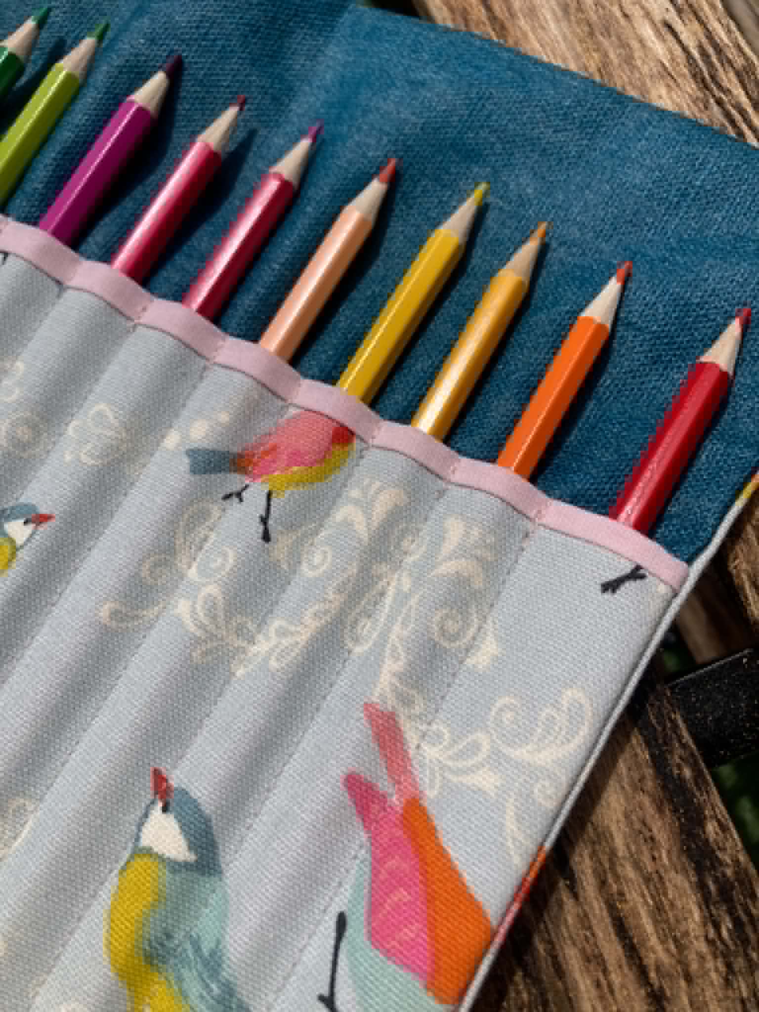 trousse crayons enroulable artisanat local france créatrice oiseaux nomade détail