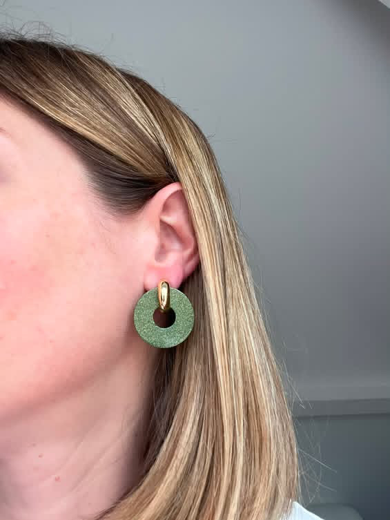 boucles oreilles doré vert kaki irisé pailletté léger éco resine artisanal acier inox (2)