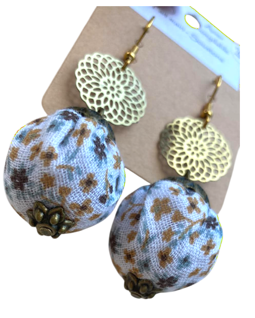 boucle oreille tissu fleuri blanc