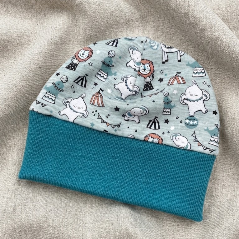 bonnet naissance fait main cirque gris vert emeraude