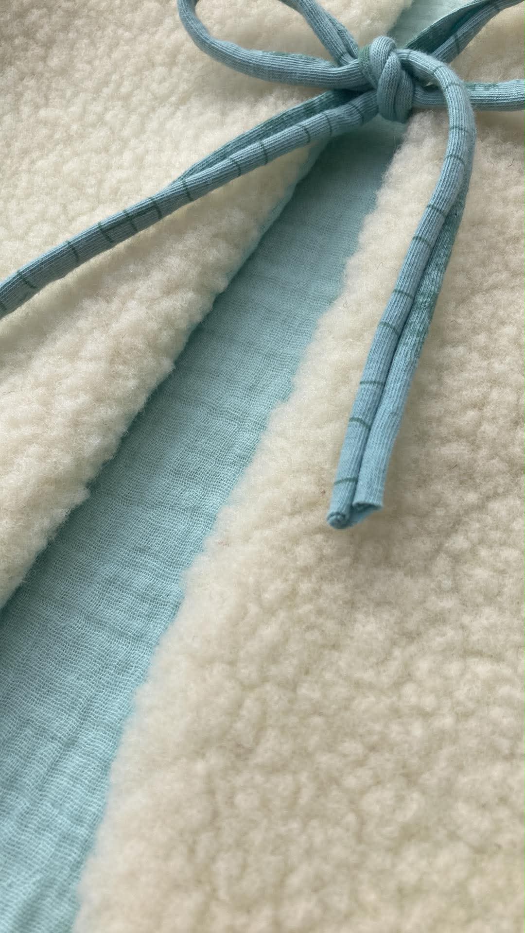 gilet laine pyrénées écru enfant gaze coton artisanal réversible  vert eau detail