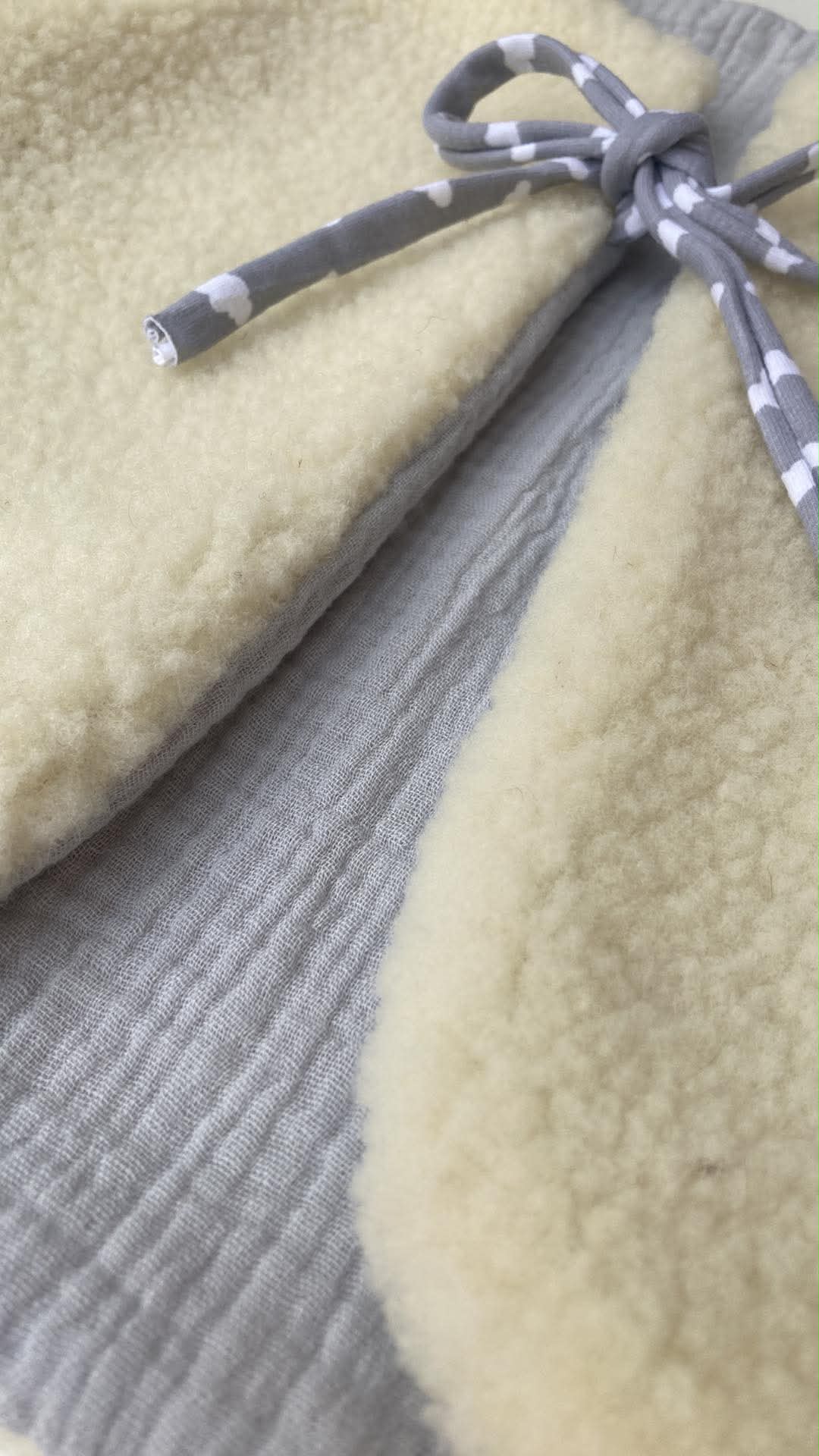 gilet laine pyrénées écru enfant gaze coton artisanal réversible gris detail