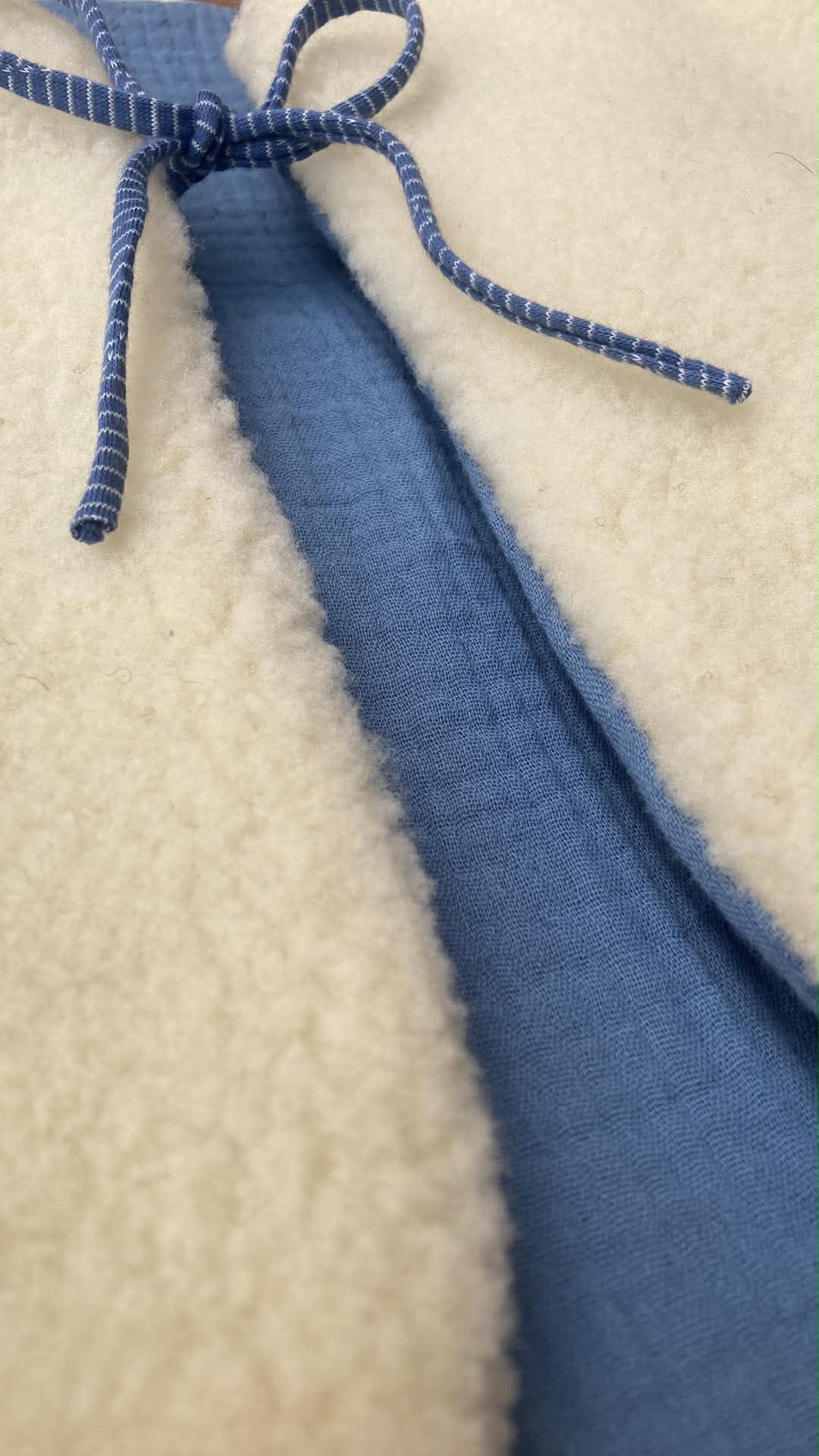 gilet berger laine pyrénées enfant ecru bleu jean