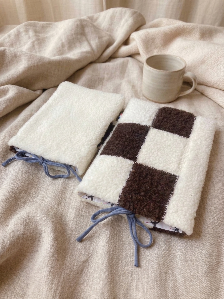 pochette lecture housse livre laine artisanal poche et broché cosy3