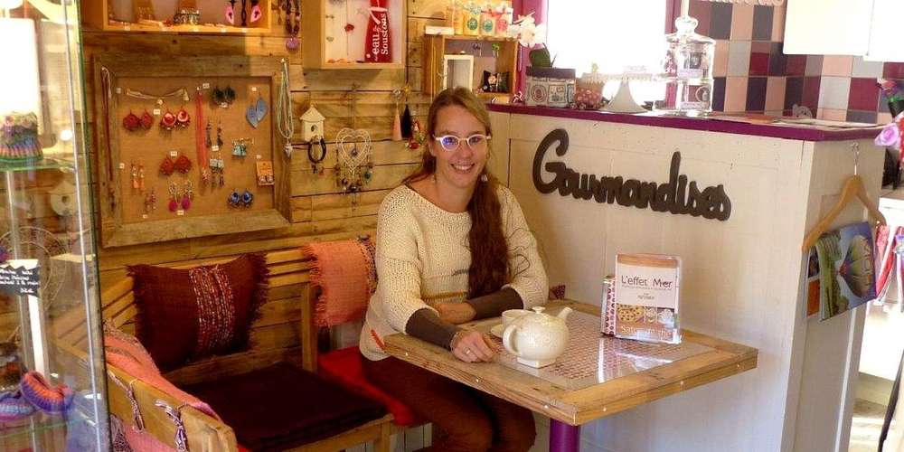 helena lefort a ouvert sa boutique dartisanat et salon de the a soustons