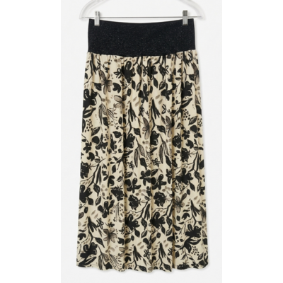jupe viscose fleuri noir fond beige cintre