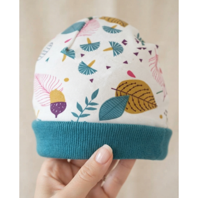 bonnet naissance feuillages vert blanc