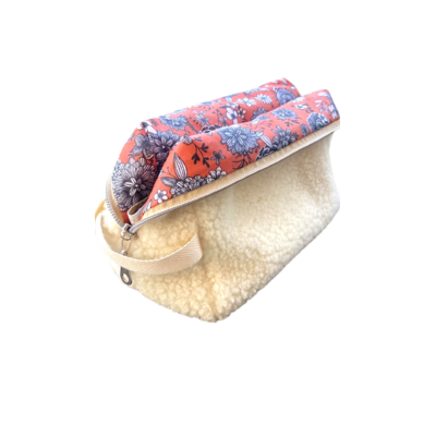 trousse toilette laine mouton moumoute ecru fleur orange