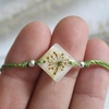 bracelet macramé coulissant réglable fleur séchée vert carotte sauvage losange