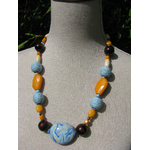 collier perles bleu ciel et orange bois polymère fait main landes créateur (4)