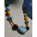 collier perles bleu ciel et orange bois polymère fait main landes créateur (2)