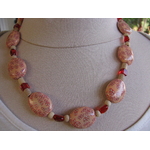 collier perles polymere rose saumon et rouge fleurs