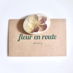magnet aimant résine fleur séchée hortensia parme ovale blanc