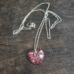 collier chaine acier inox pendentif fleur séchée coeur bruyère rose3