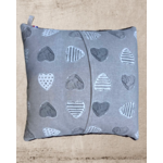 coussin laine mouton pyrenees marron chocolat coeurs gris
