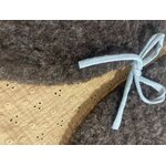 gilet laine mouton artisanal bébé marron brodé camel