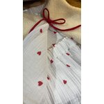 gilet laine pyrenees blanc coeur rouge jupe gaze enfant