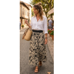 jupe fleurie noire fond beige portée