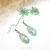 boucles oreilles résine et fleurs séchées dentelle du roi vert pale (2)