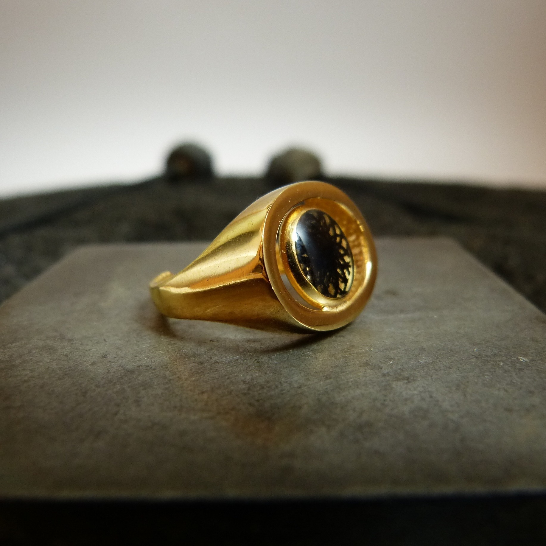 Bague eyes
