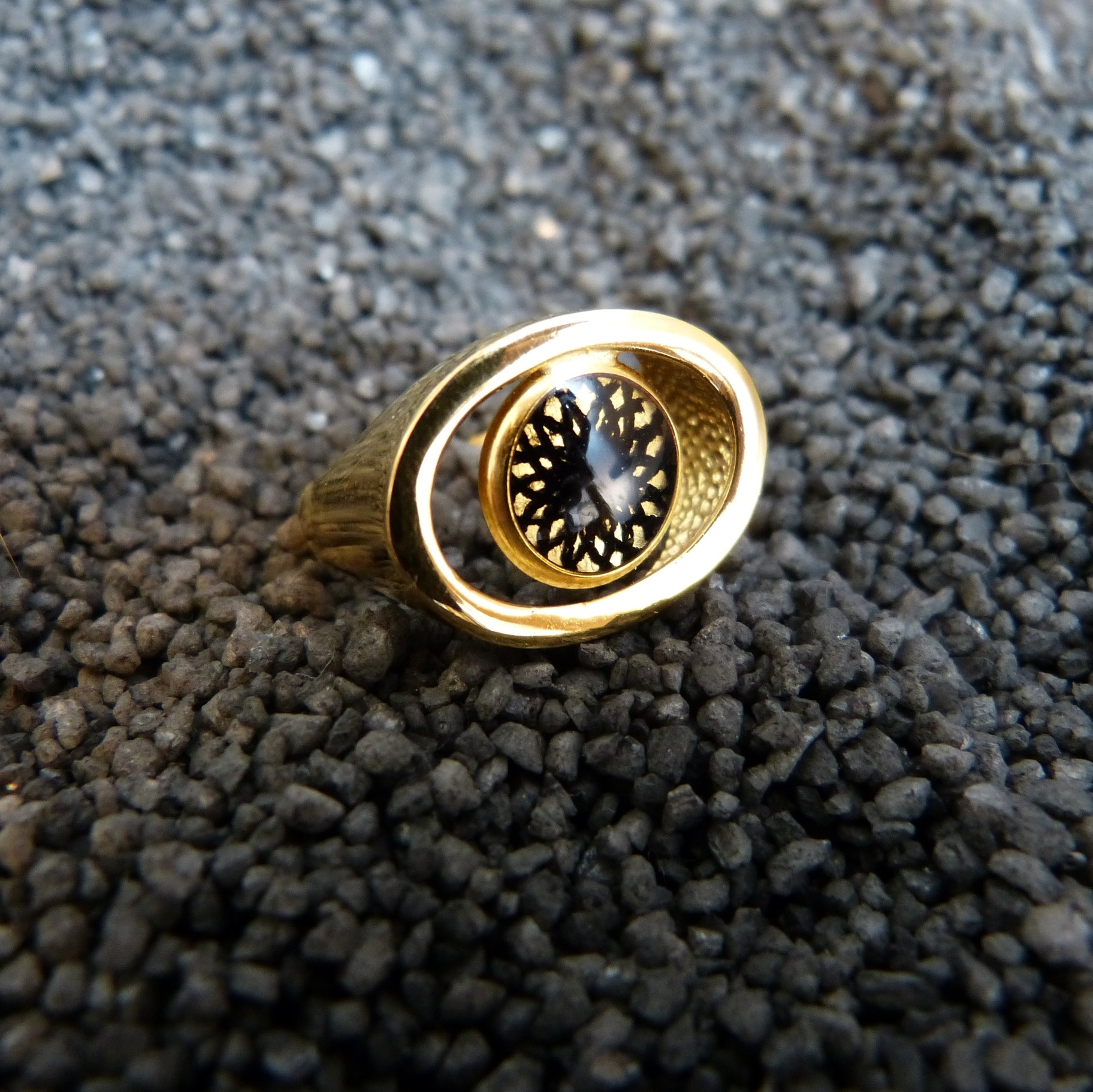 Bague eyes