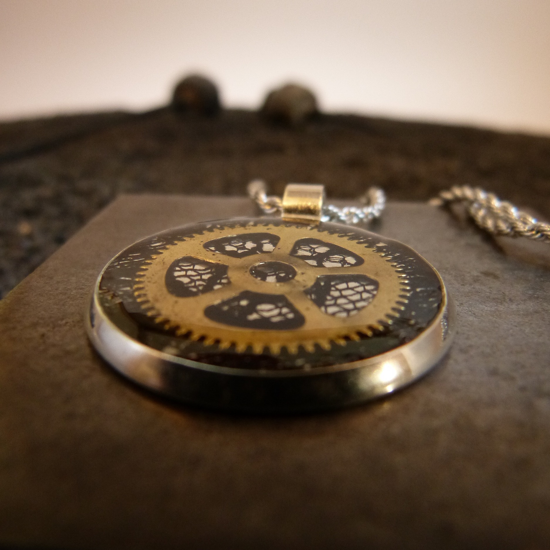 collier dentelle engrenage