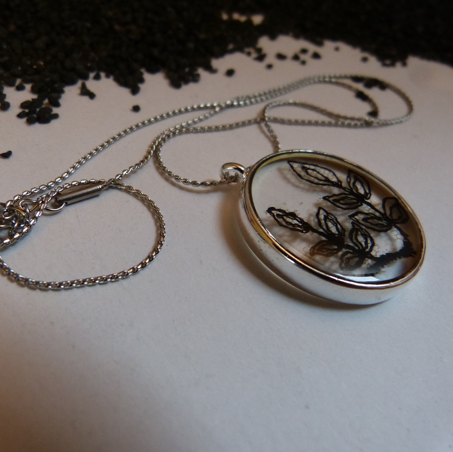 collier dentelle noire