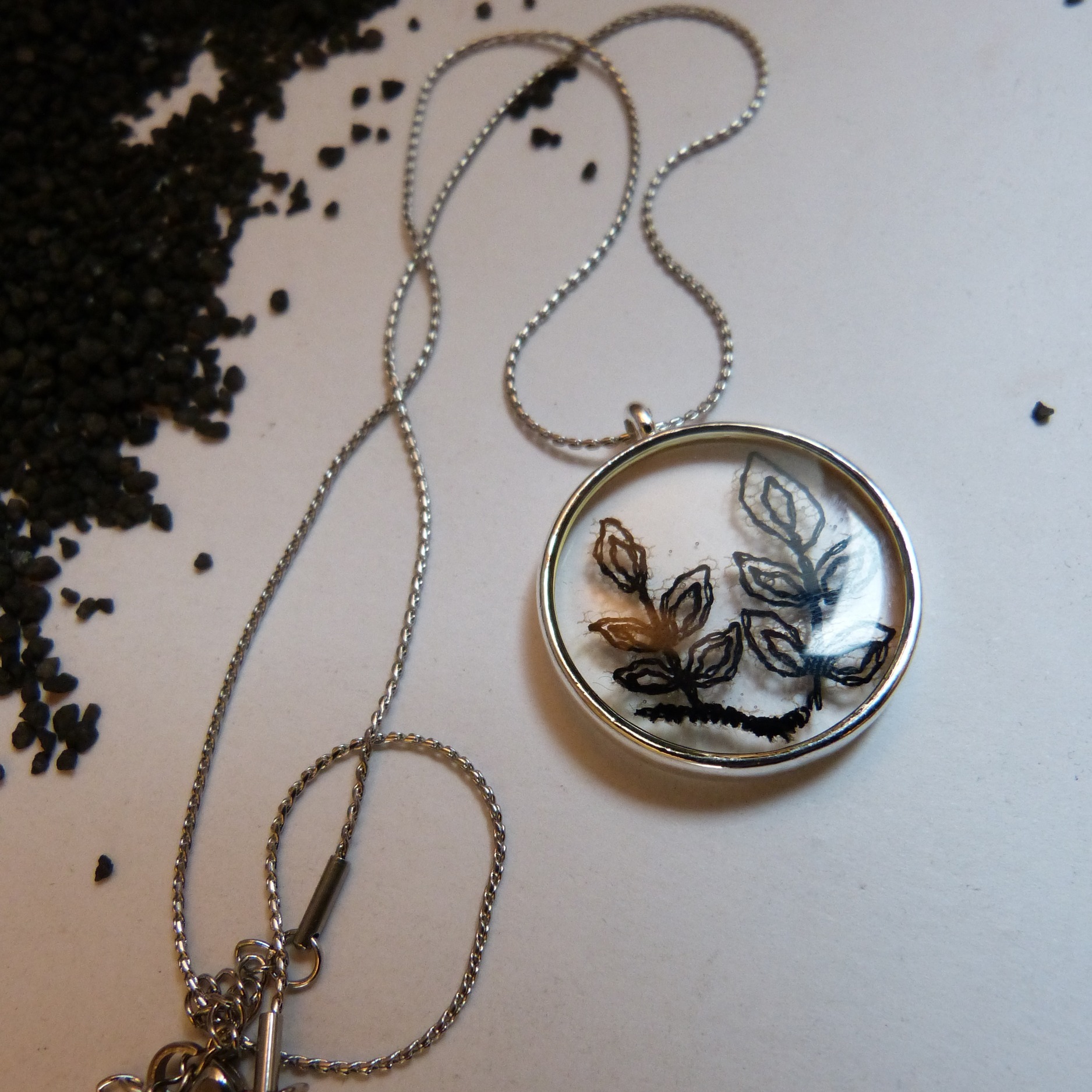 collier dentelle noire