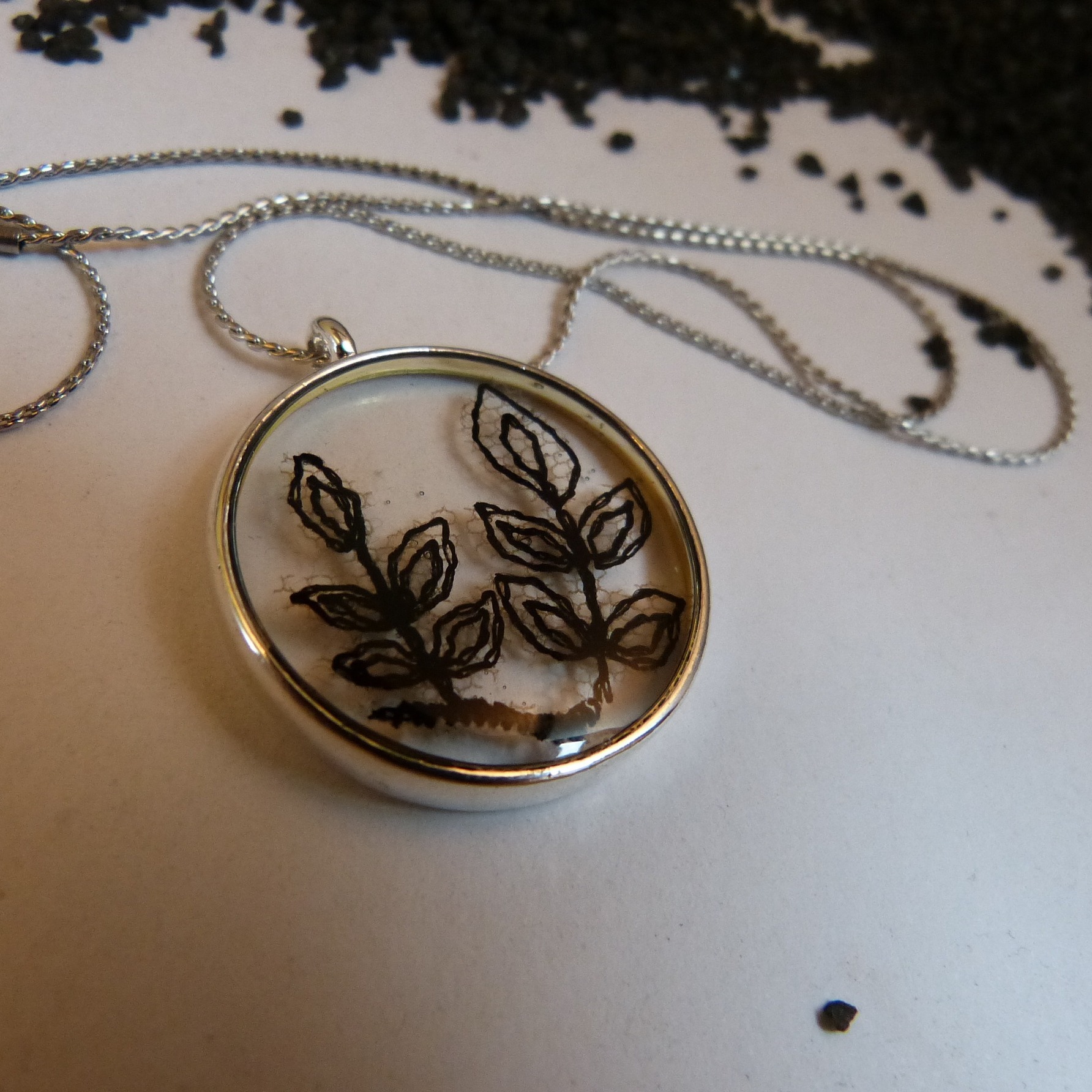 collier dentelle noire