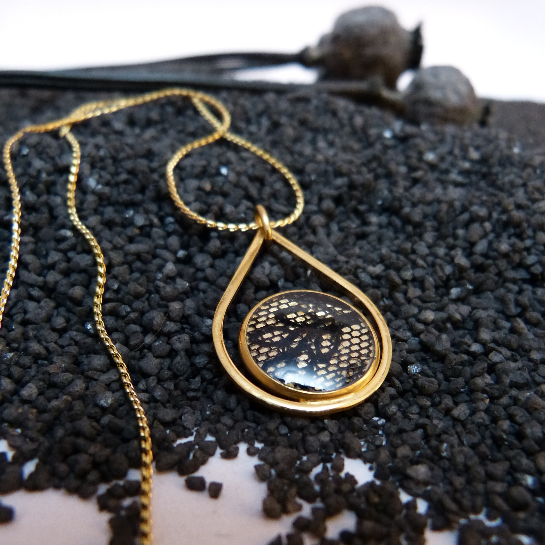 collier-dentelle-doré à lor fin-noura