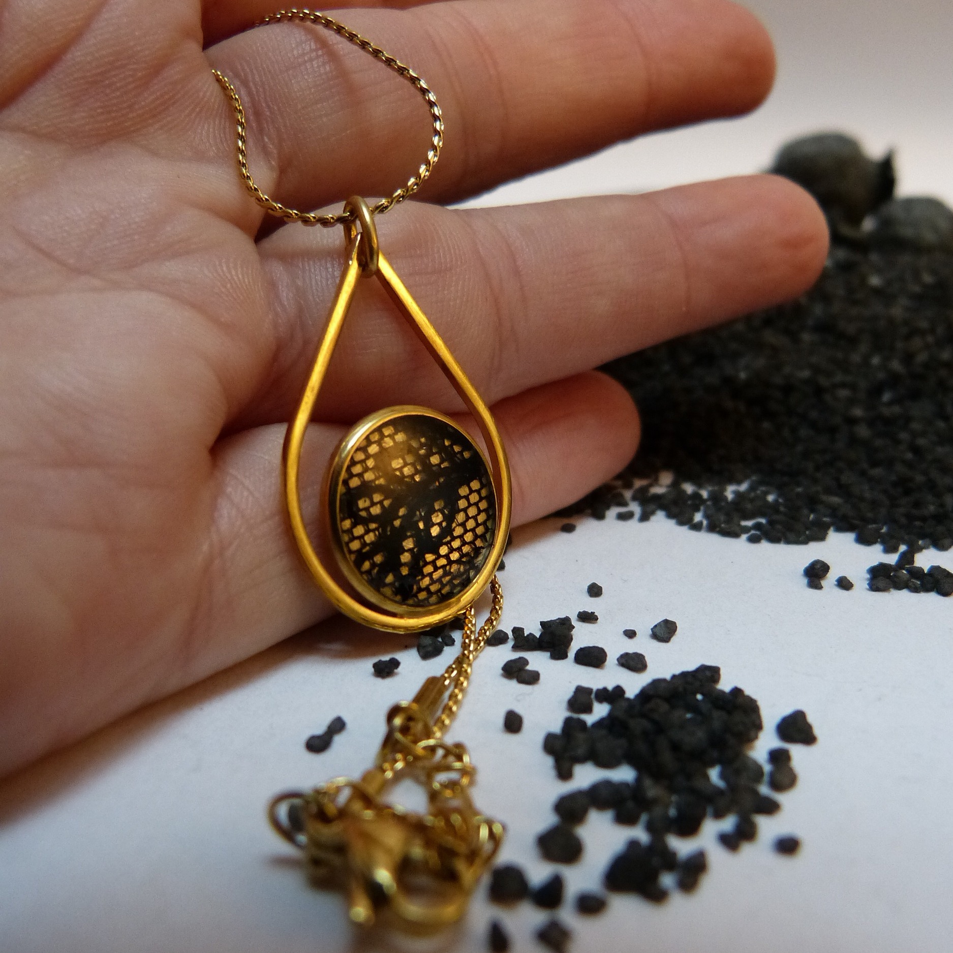 collier-dentelle-doré à lor fin-noura
