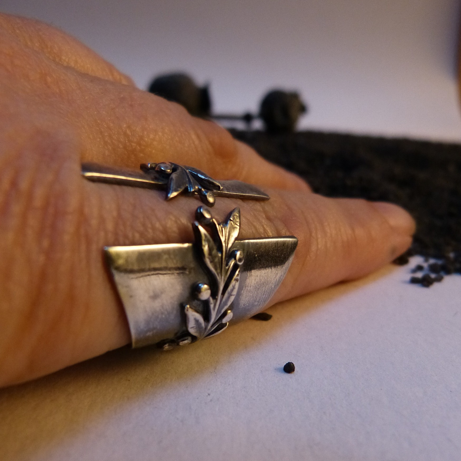 bague-gravure-floral-argent-botanique