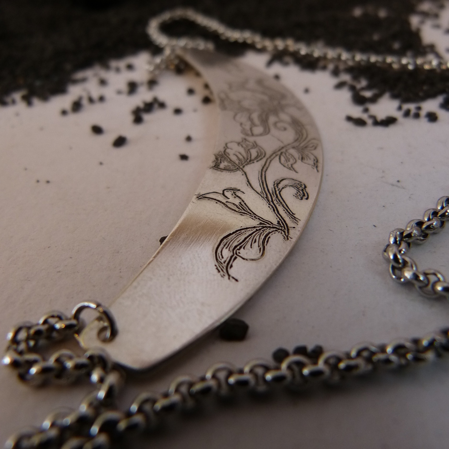collier-gravure-argent-euphorbia