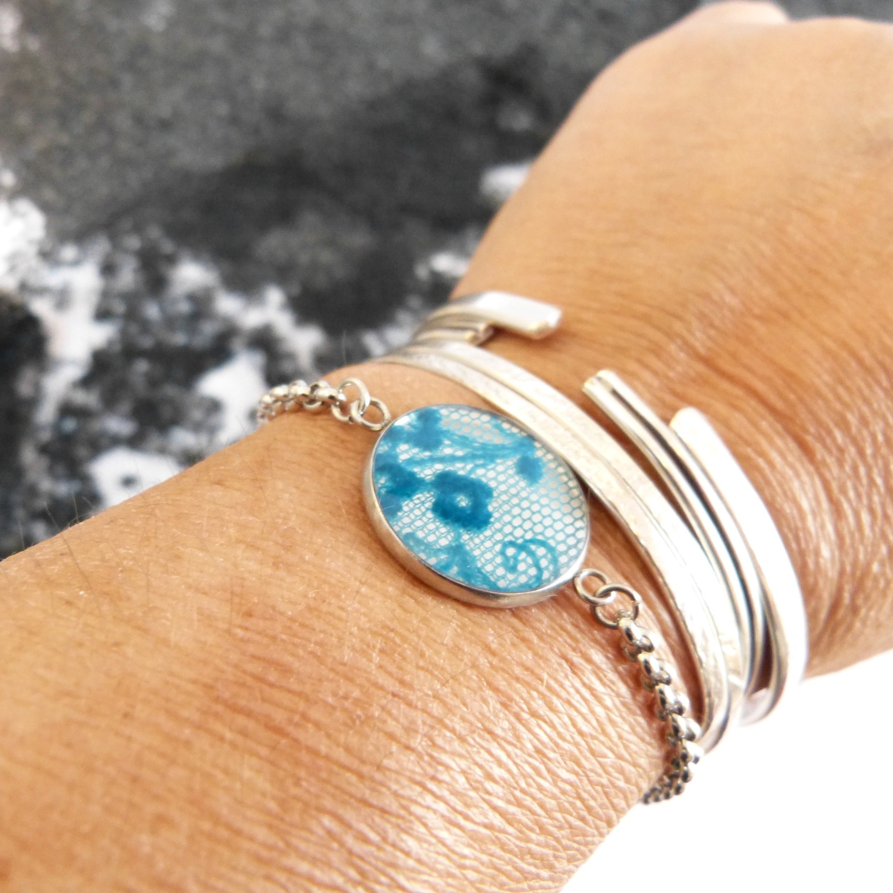 bracelet-dentelle-acier-inoxydable-romy-porté