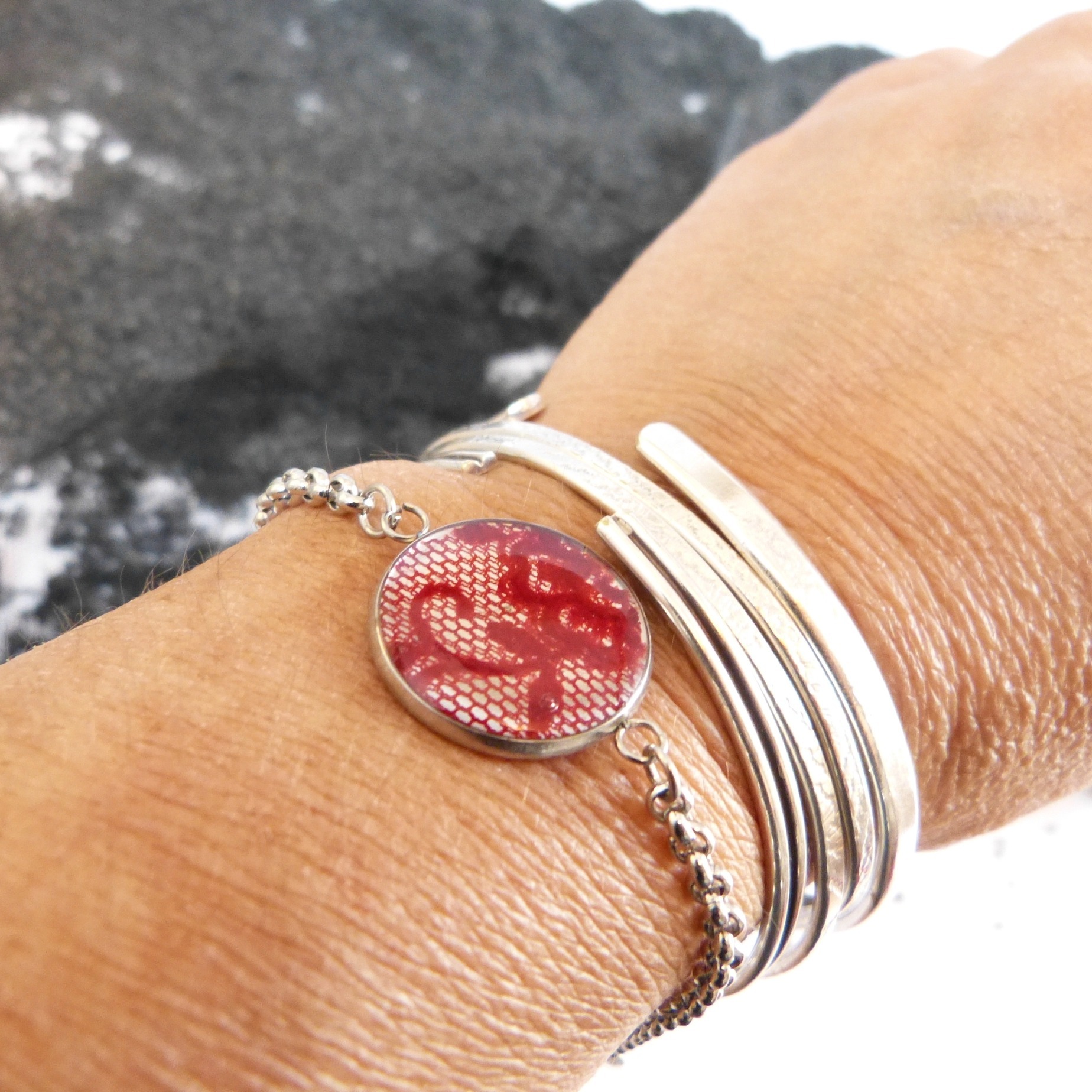 bracelet-dentelle-rouge-acier-inoxydable-belladone