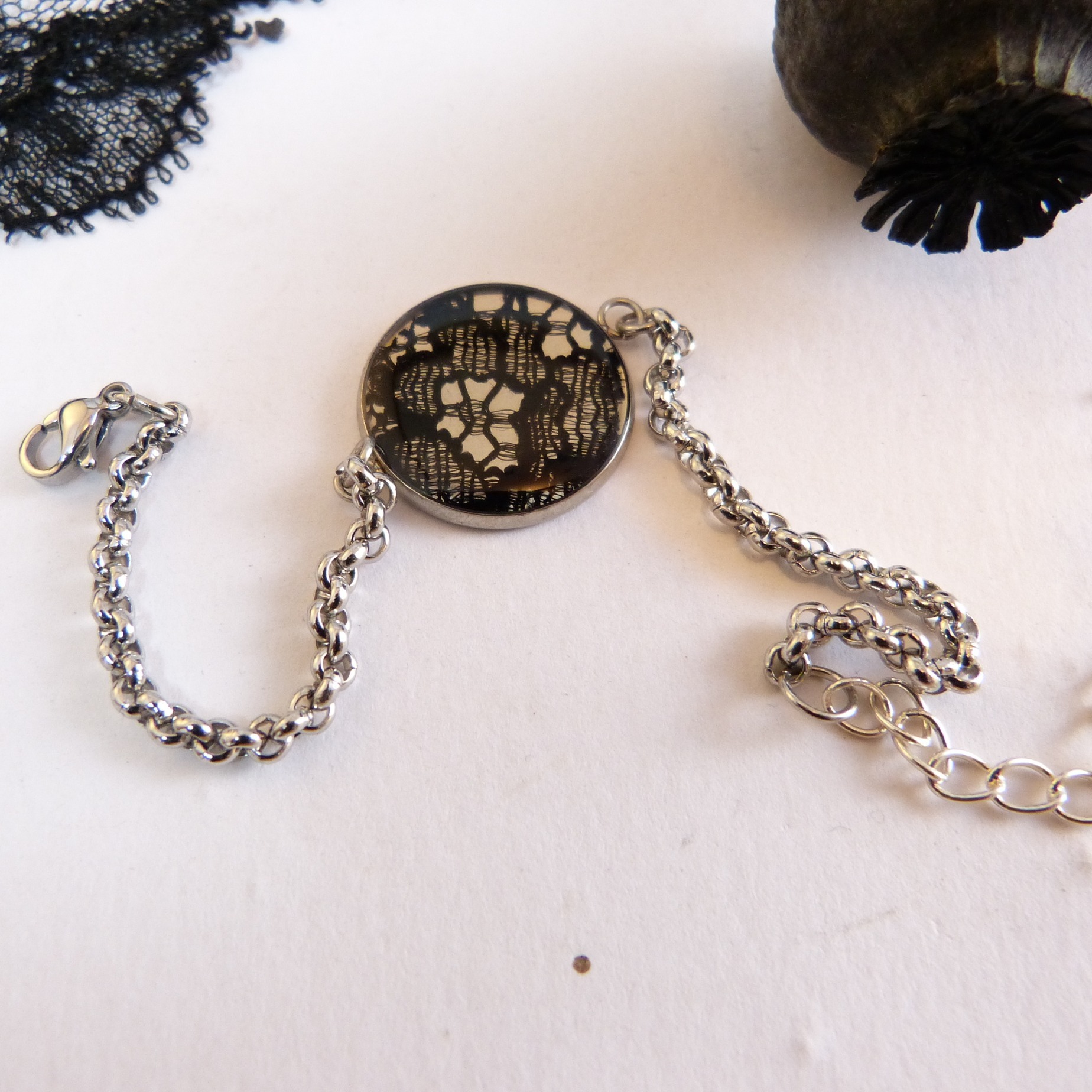 bracelet-dentelle-noire-acier-inoxydable-Belladone