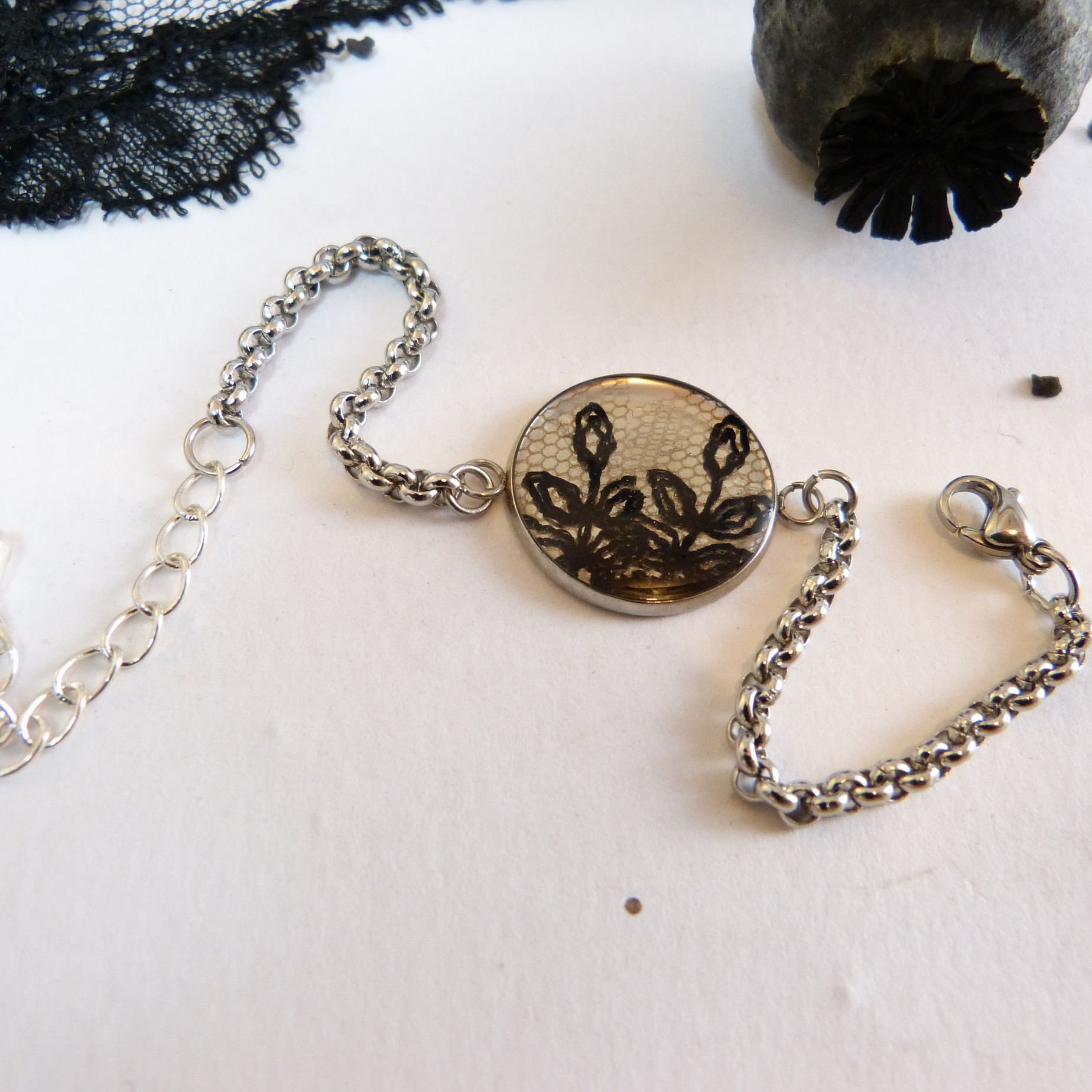 bracelet-dentelle-noire-acier-inoxydable-Belladone