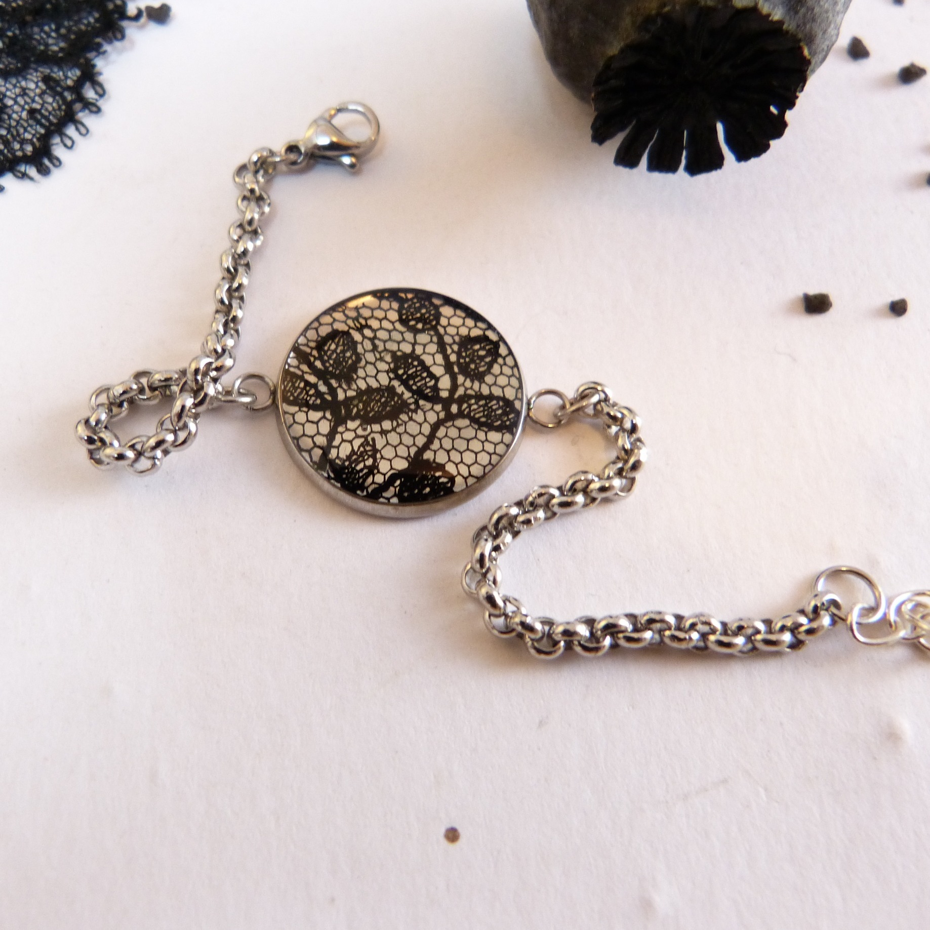 bracelet-dentelle-noire-acier-inoxydable-Belladone