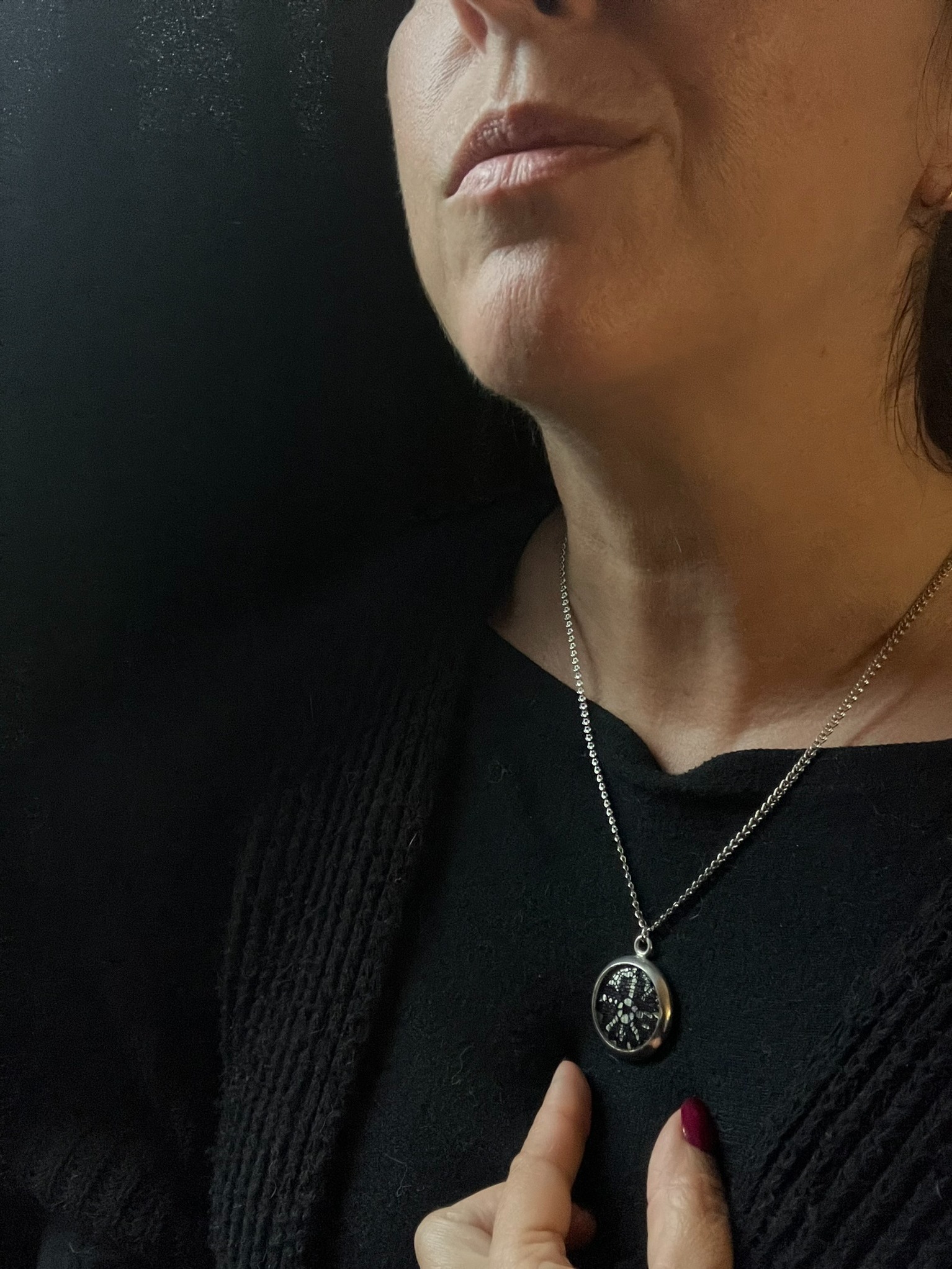 collier-argent-dentelle-noire-Belladone