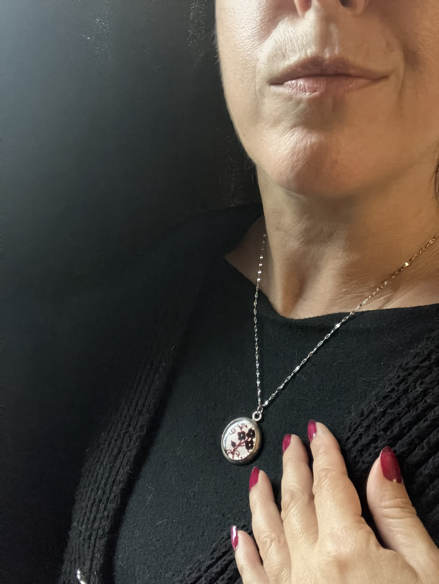 collier-argent-acier-dentelle-noire-Belladone